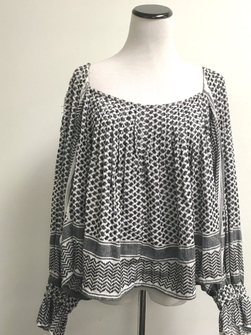 Cecilie Copenhagen  black print geometric scoop neck Cotton swing top M
